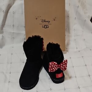 NIB Rare LE Disney Women's UGG Black Boots W/Minnie Mouse Red Polka Dot Bow Sz 7